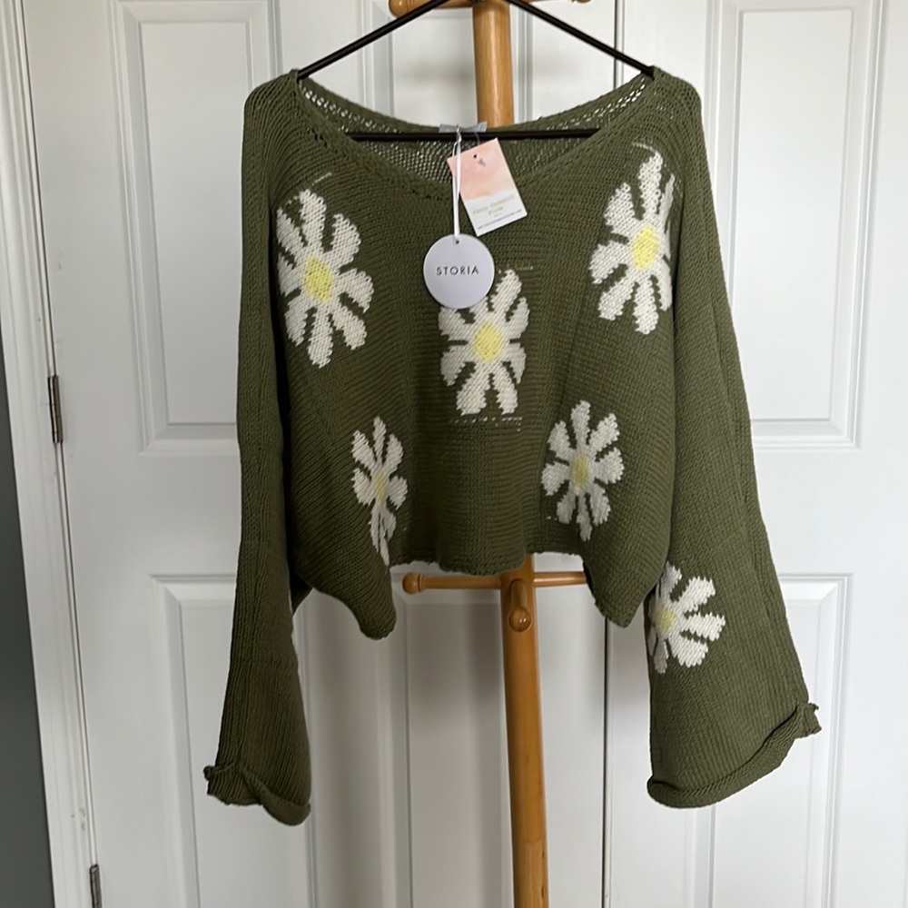 BNWT Storia cropped sweater, size M